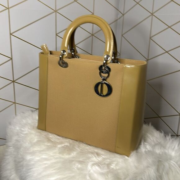 💯Authentic LADY DIOR PATENT LEATHER HANDBAG🍀 - Picture 10 of 17